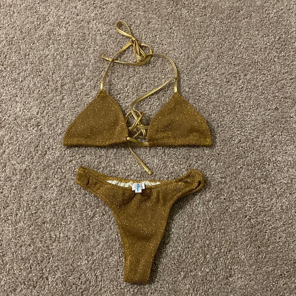 Andi Bagus bikini